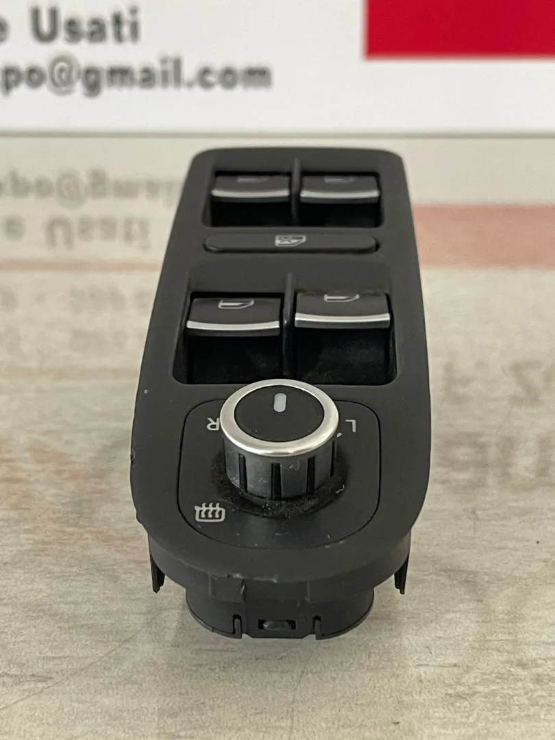 PULSANTIERA ANTERIORE SINISTRA con codice 5K1959565 da VOLKSWAGEN Golf 6 Berlina (08>12)