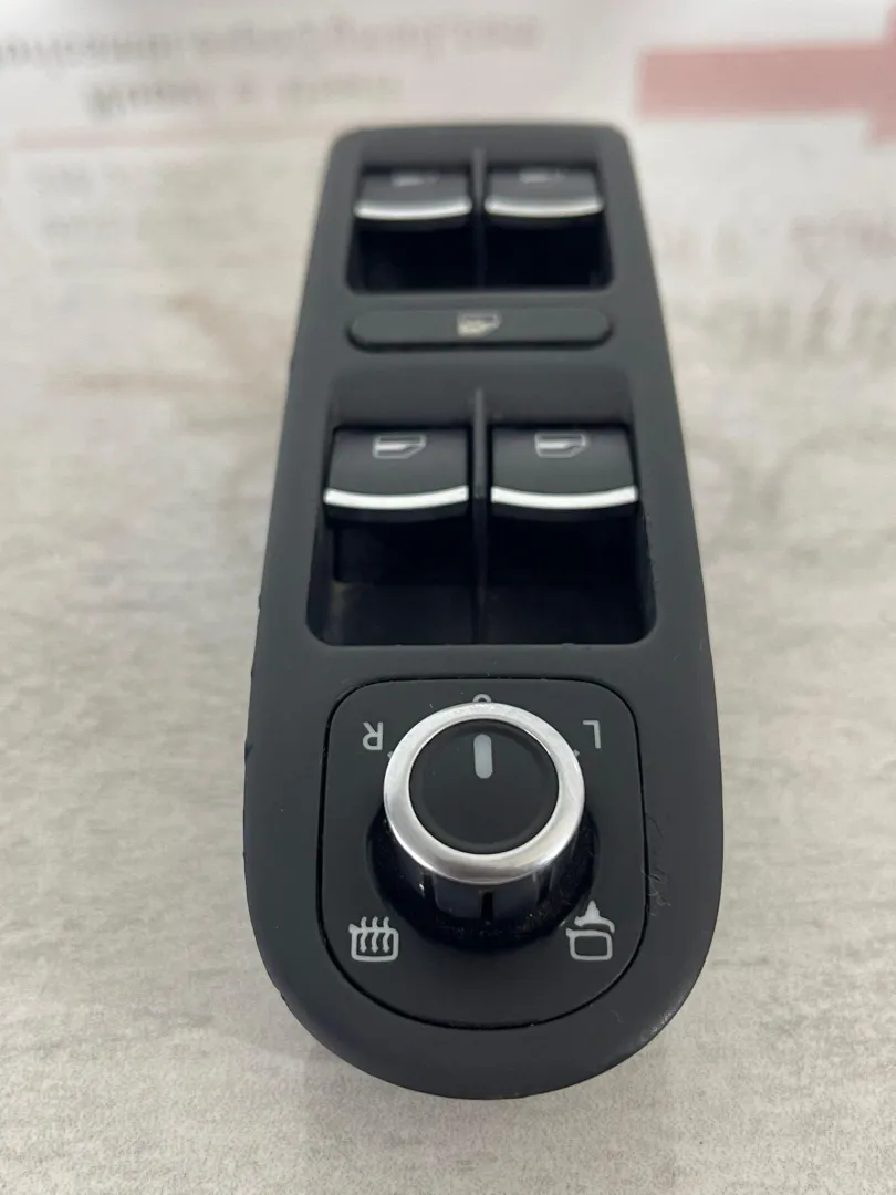PULSANTIERA ANTERIORE SINISTRA con codice 5K0959565 da VOLKSWAGEN Golf 6 Berlina (08>12)