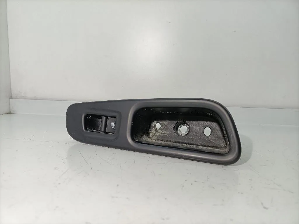 PULSANTIERA POSTERIORE DESTRA con codice 735603927 da JEEP Renegade Serie (18>)
