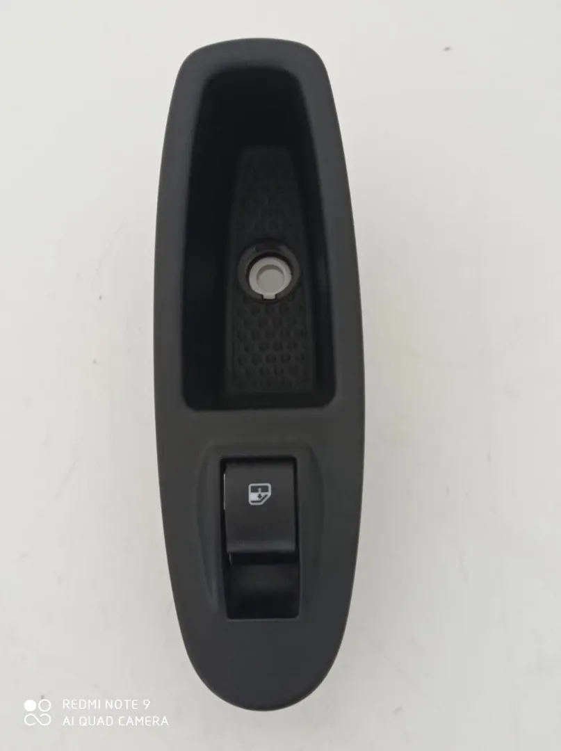 PULSANTIERA POSTERIORE DESTRA con codice 735531348 da LANCIA Ypsilon 4° Serie (11>)