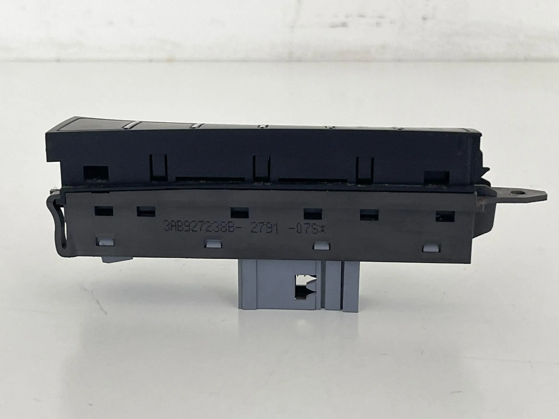 PULSANTIERA SENSORE DI PARCHEGGIO con codice 3AB927238B da VOLKSWAGEN Passat Serie B8 (3G2, CB2) Diesel (14>)