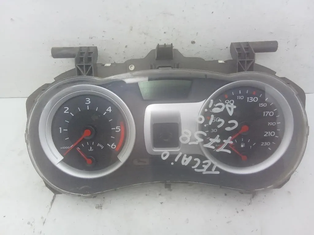 QUADRO STRUMENTI con codice 8200305020 da RENAULT Clio Serie (08>15)