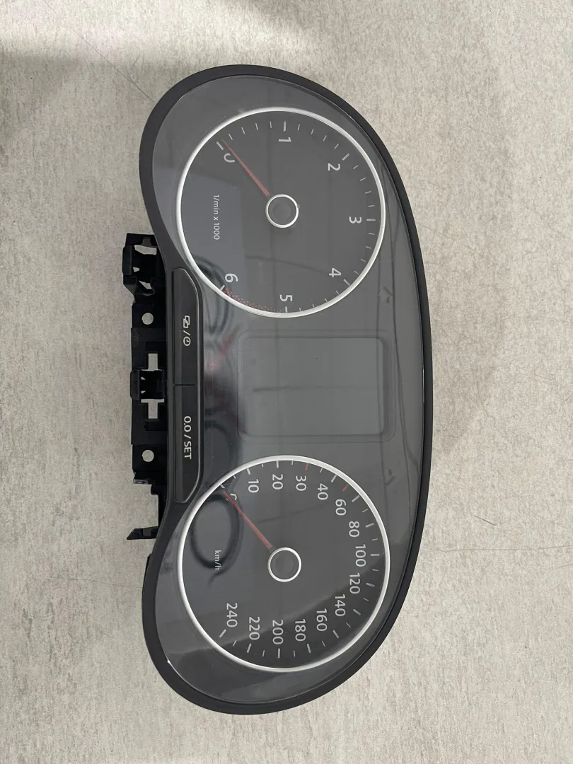 QUADRO STRUMENTI con codice 6R0920861M da VOLKSWAGEN Polo 5° Serie (09>17)