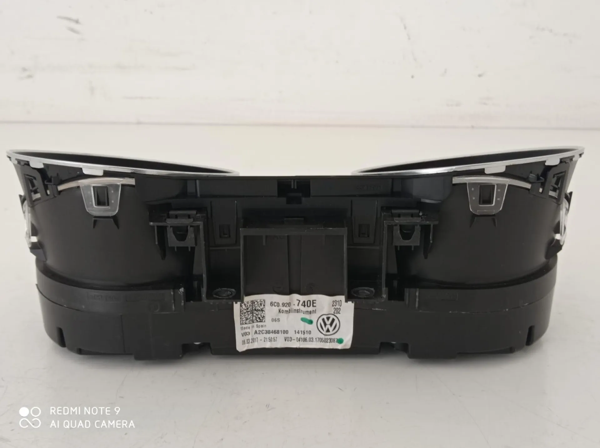 QUADRO STRUMENTI con codice 6C0.920.740.E da VOLKSWAGEN Polo 6° Serie (17>)