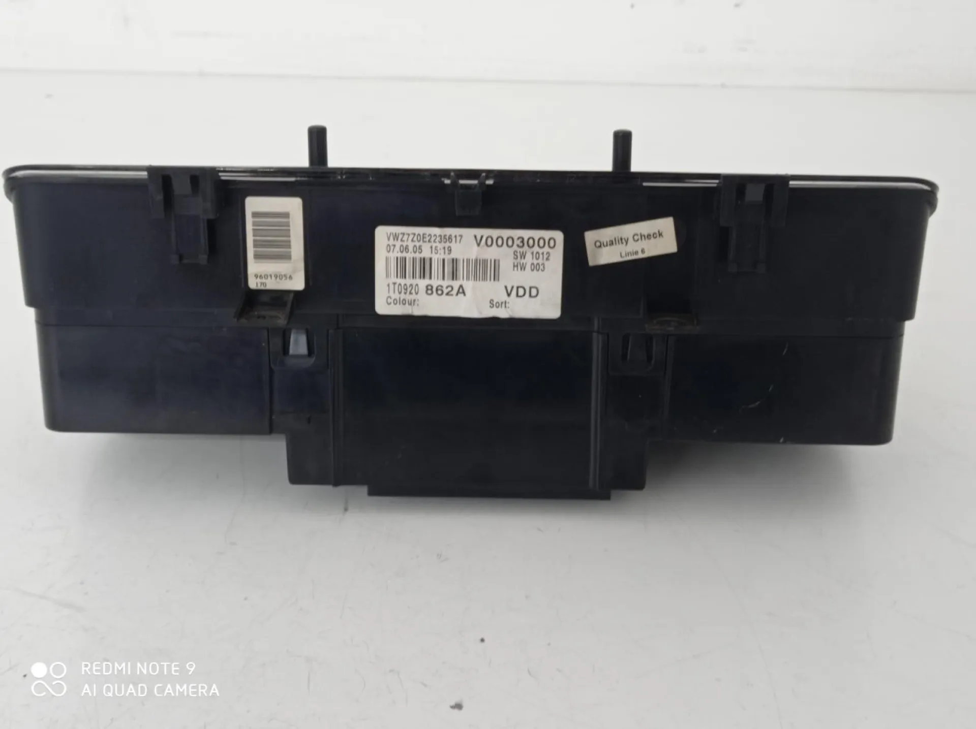 QUADRO STRUMENTI con codice A2C53023102 da VOLKSWAGEN Touran 2° Serie (07>10)