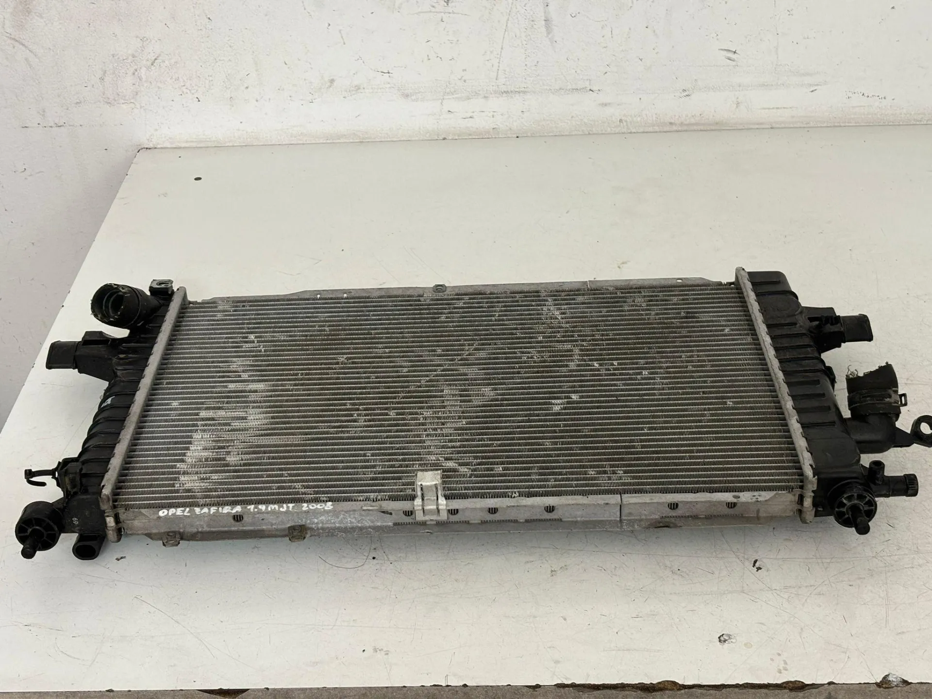 RADIATORE ACQUA con codice 13143570 da OPEL Zafira B 2° Serie Diesel 1900 (08>)
