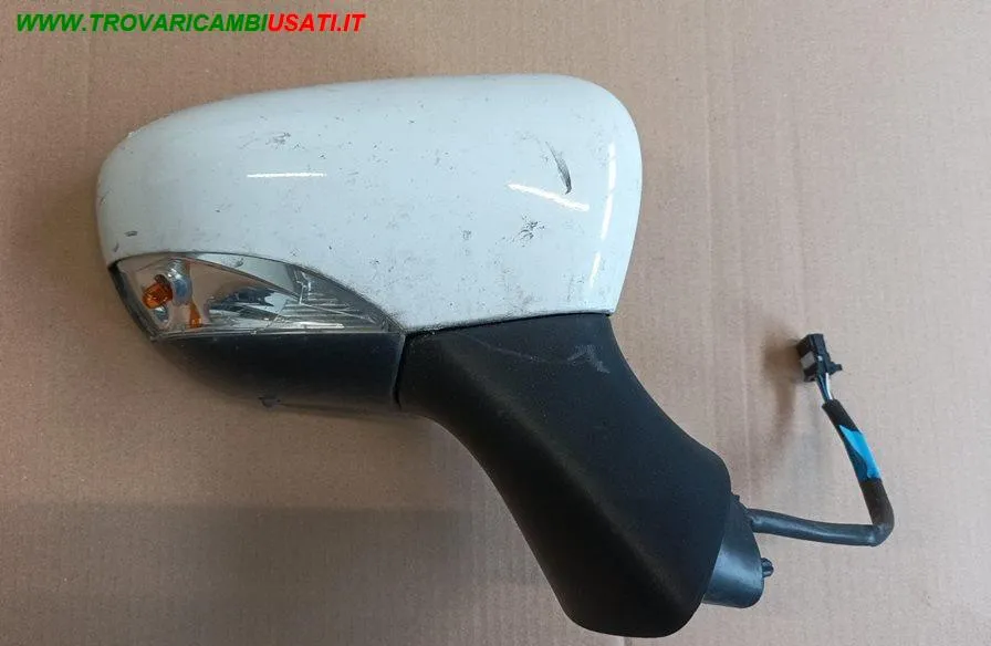 RETROVISORE EST. ELETTRICO DX. 9 FILI (FANALINO ROTTO)
