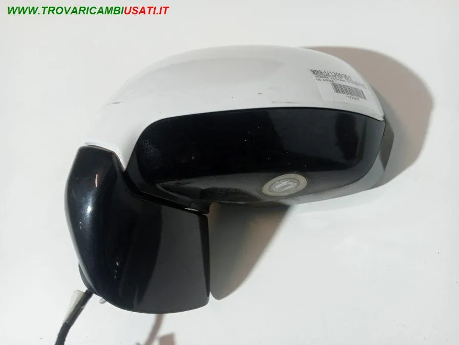 RETROVISORE EST. REGOLAZ. ELETTR. SX BIANCO
1 SP. MARR. 6PIN + 1 SP. NERA 3PIN