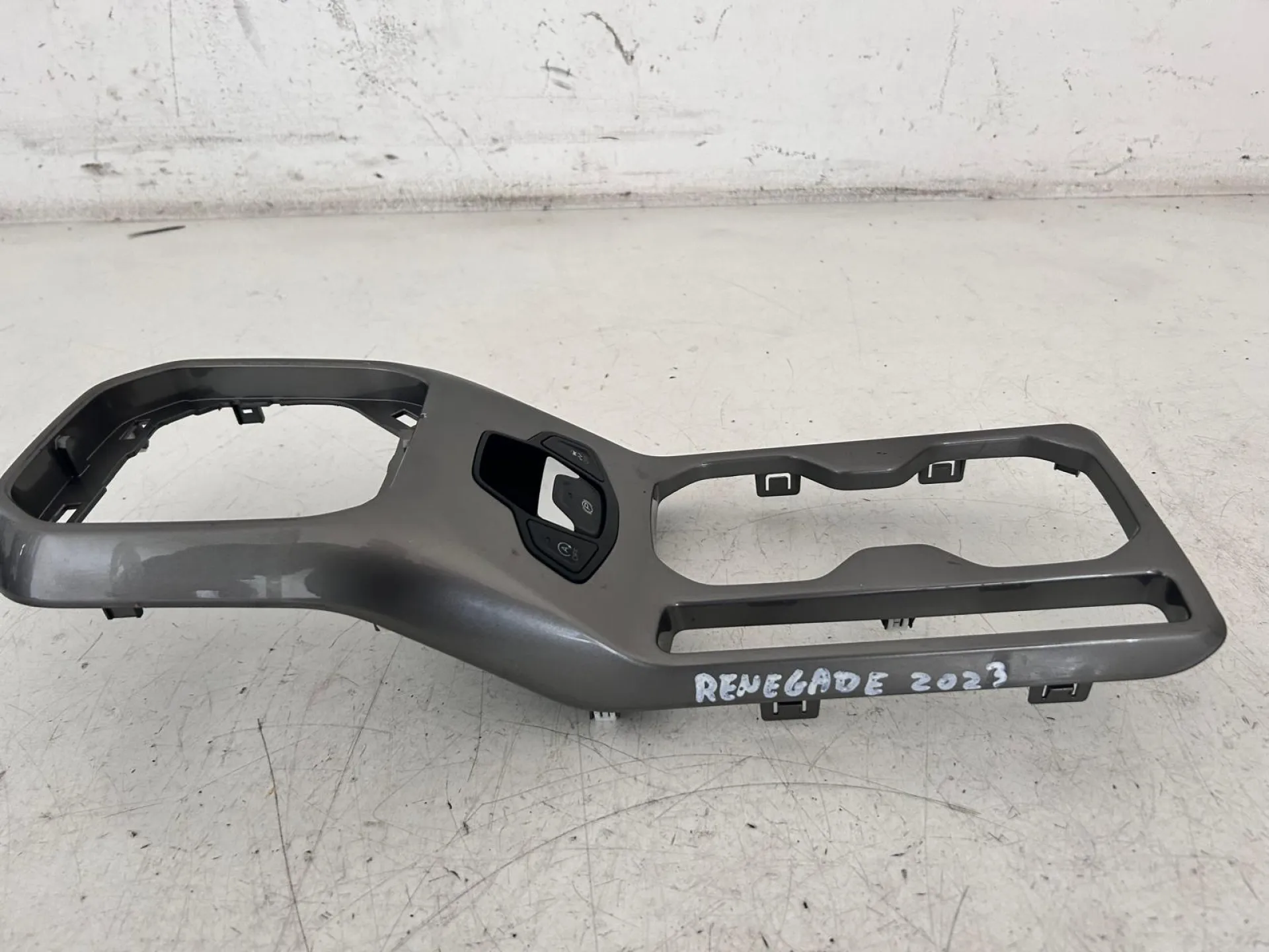 RIVESTIMENTO CONSOLLE CENTRALE con codice 07356756650 da JEEP Renegade Serie (18>)