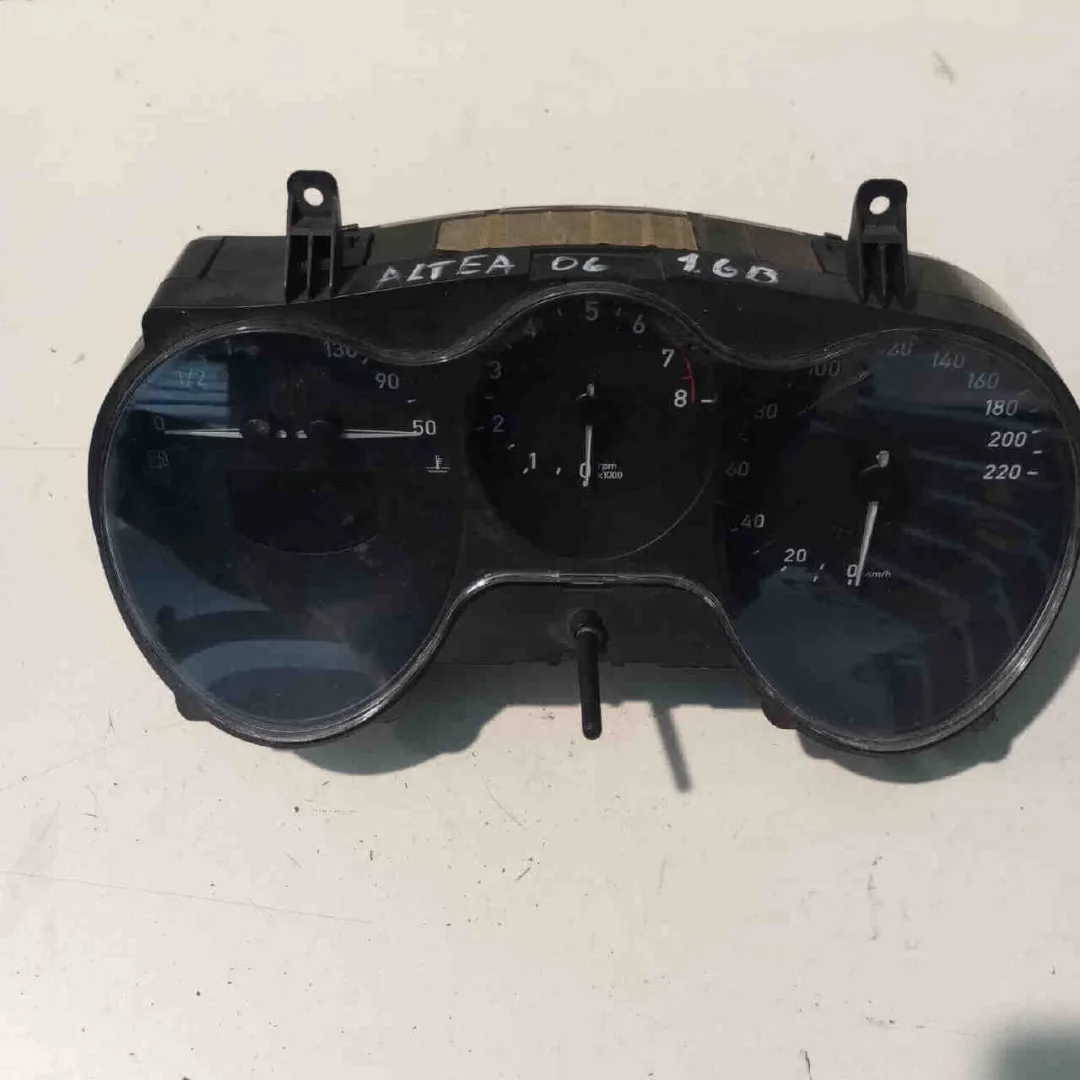 Quadro Strumenti SEAT Altea Berlina del 2004  CODICE RICAMBIO : v0008000