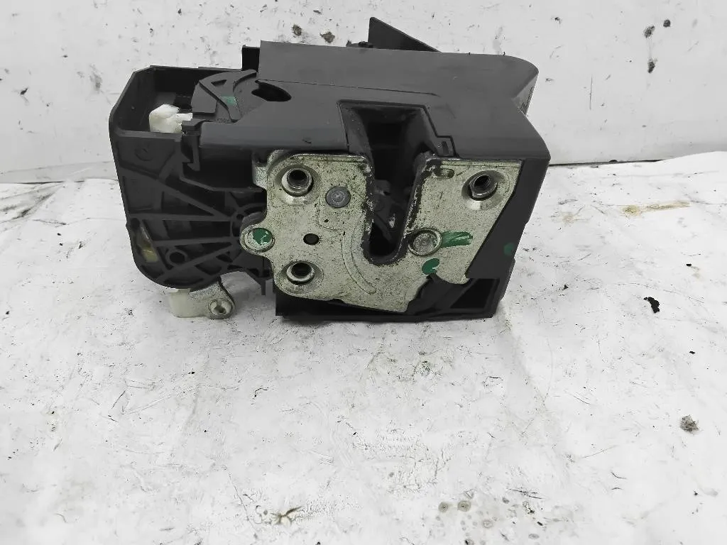SERRATURA ANTERIORE DESTRA con codice 805026816RG da DACIA Sandero Serie STEPWAY (12>)