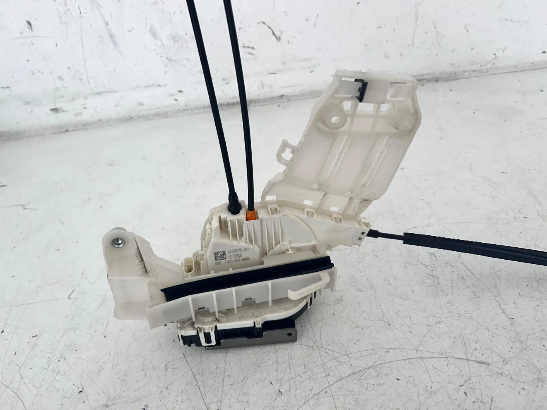 SERRATURA ANTERIORE DESTRA con codice 40126025-011 da JEEP Renegade Serie (18>)