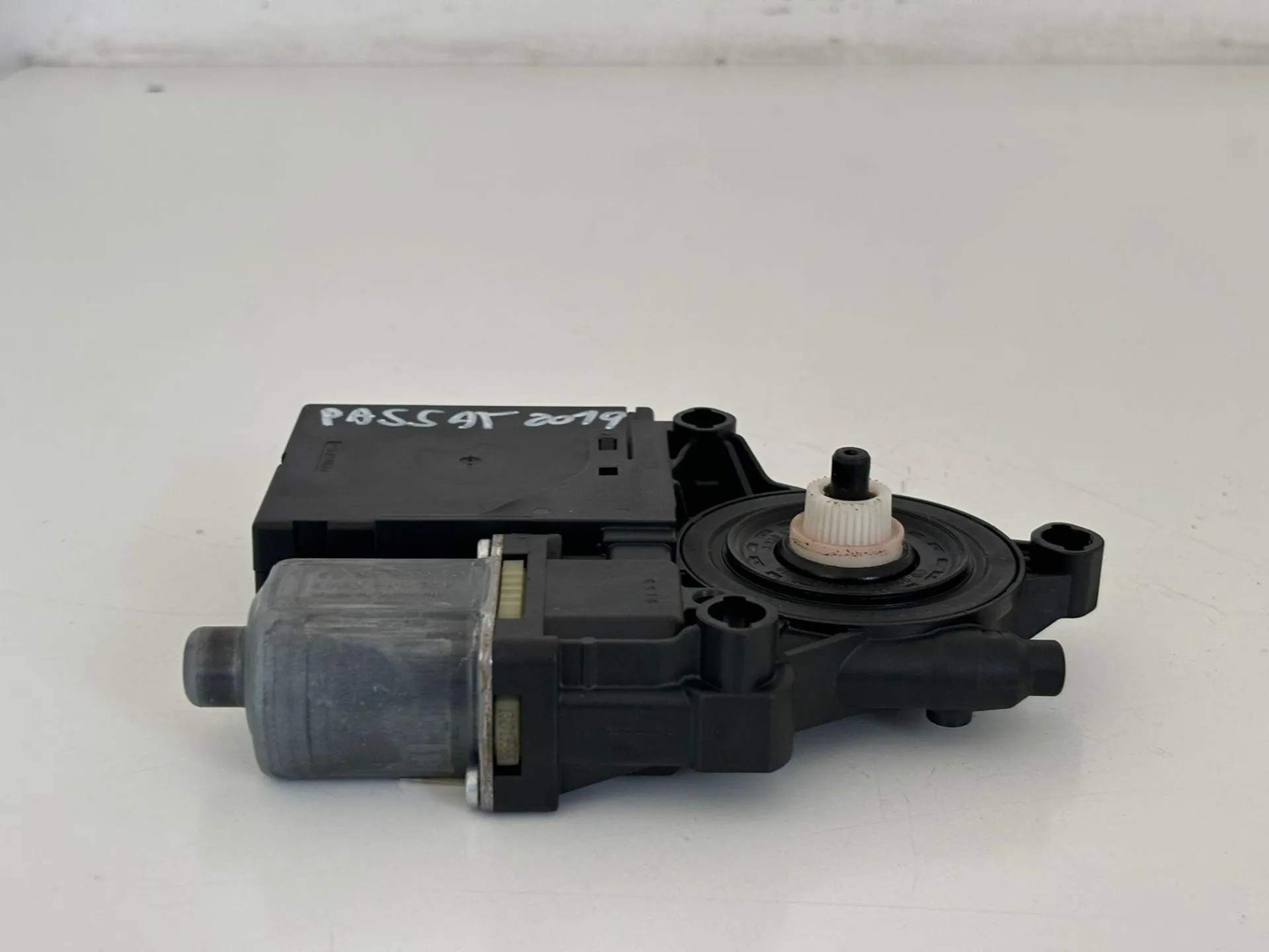 SERRATURA ANTERIORE DESTRA con codice 3AA959702A da VOLKSWAGEN Passat Berlina 5° Serie (10>15)