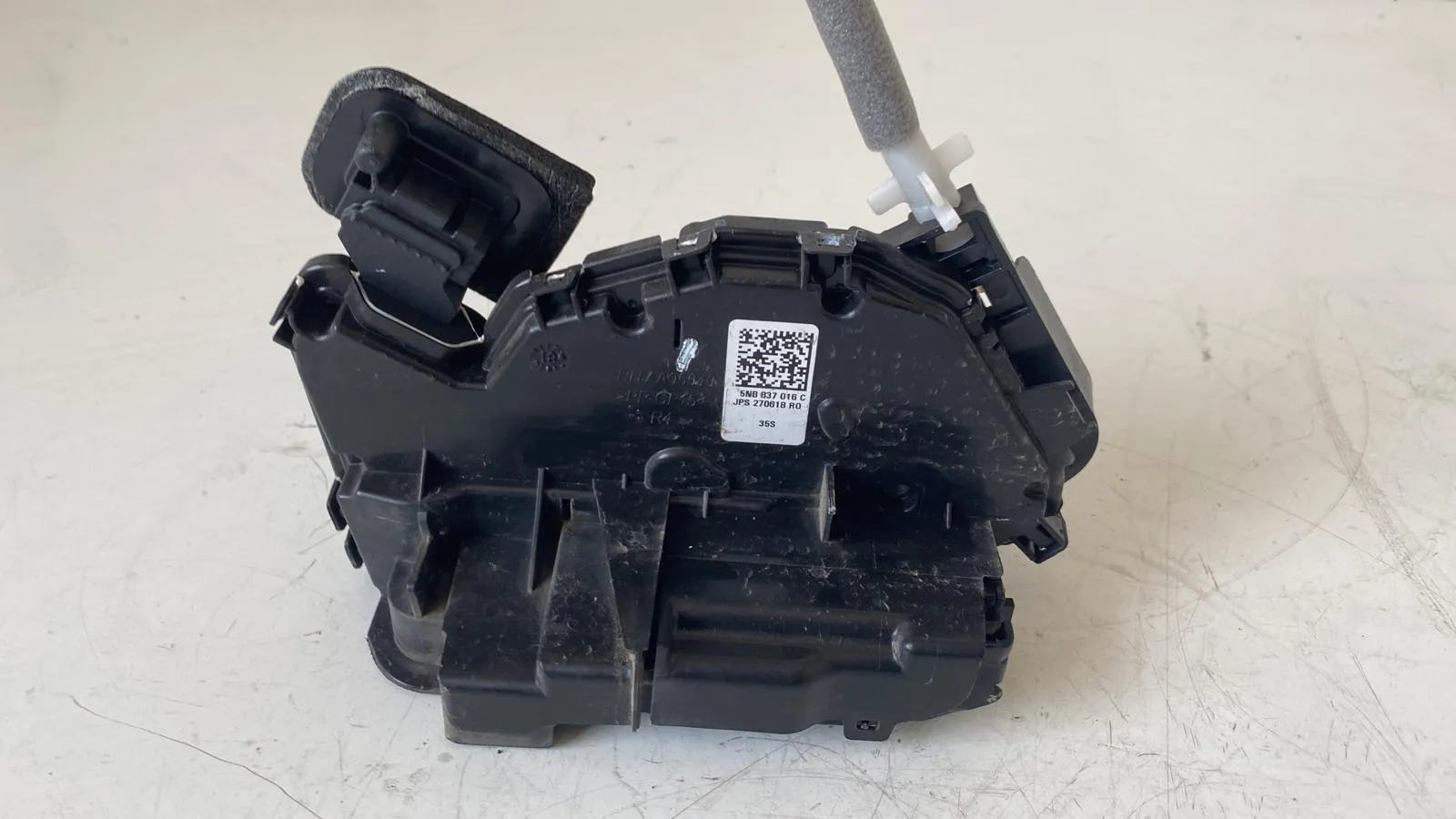 SERRATURA ANTERIORE DESTRA con codice 5NB837016C da VOLKSWAGEN Passat Variant 5° Serie (10>)