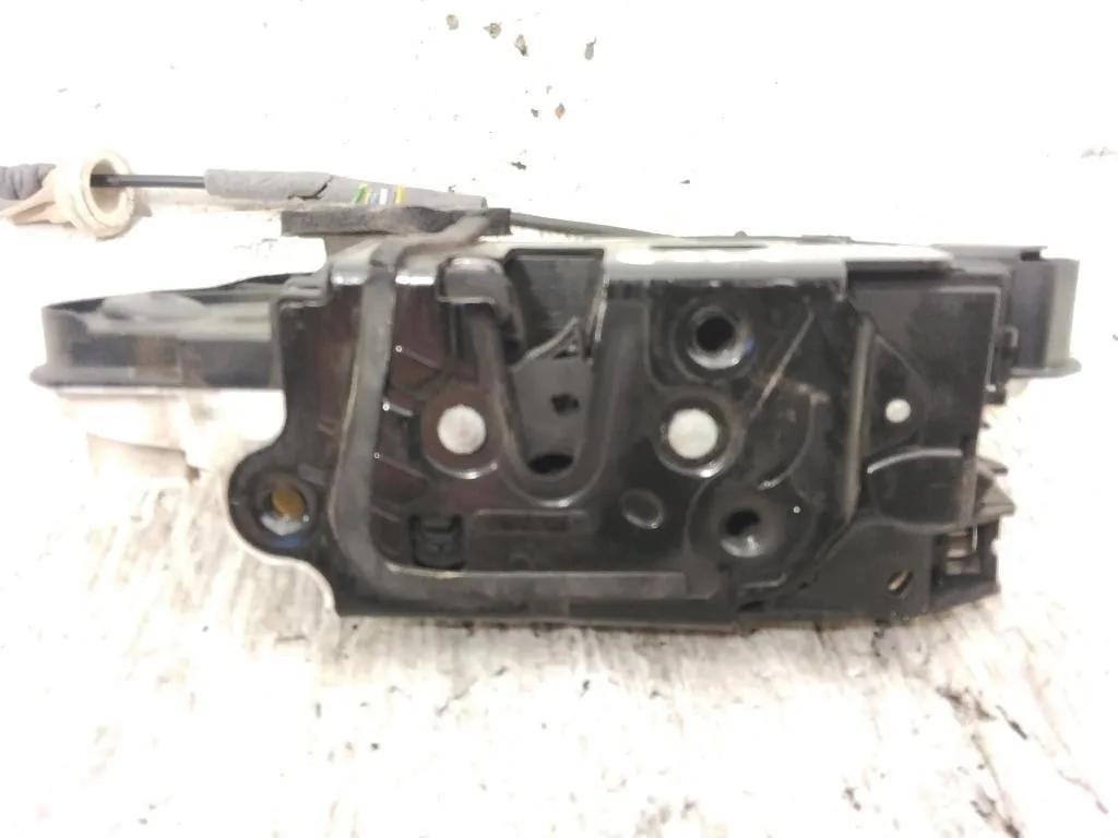 SERRATURA ANTERIORE SINISTRA con codice 5K1837015E da VOLKSWAGEN Golf 7 Sportsvan (14>)