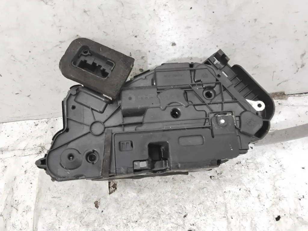 SERRATURA ANTERIORE SINISTRA con codice B5C-5TBH837015C da VOLKSWAGEN Golf Serie VIII (19>)