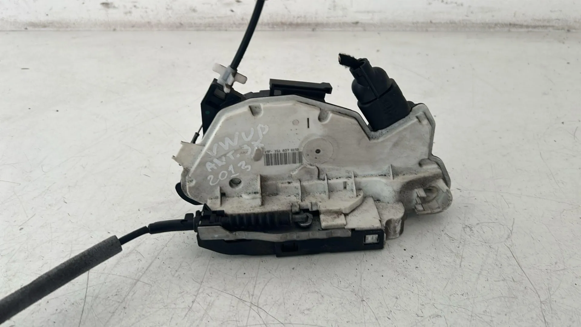 SERRATURA ANTERIORE SINISTRA con codice 15F-1S1837015B da VOLKSWAGEN Up 1° Serie (11>)