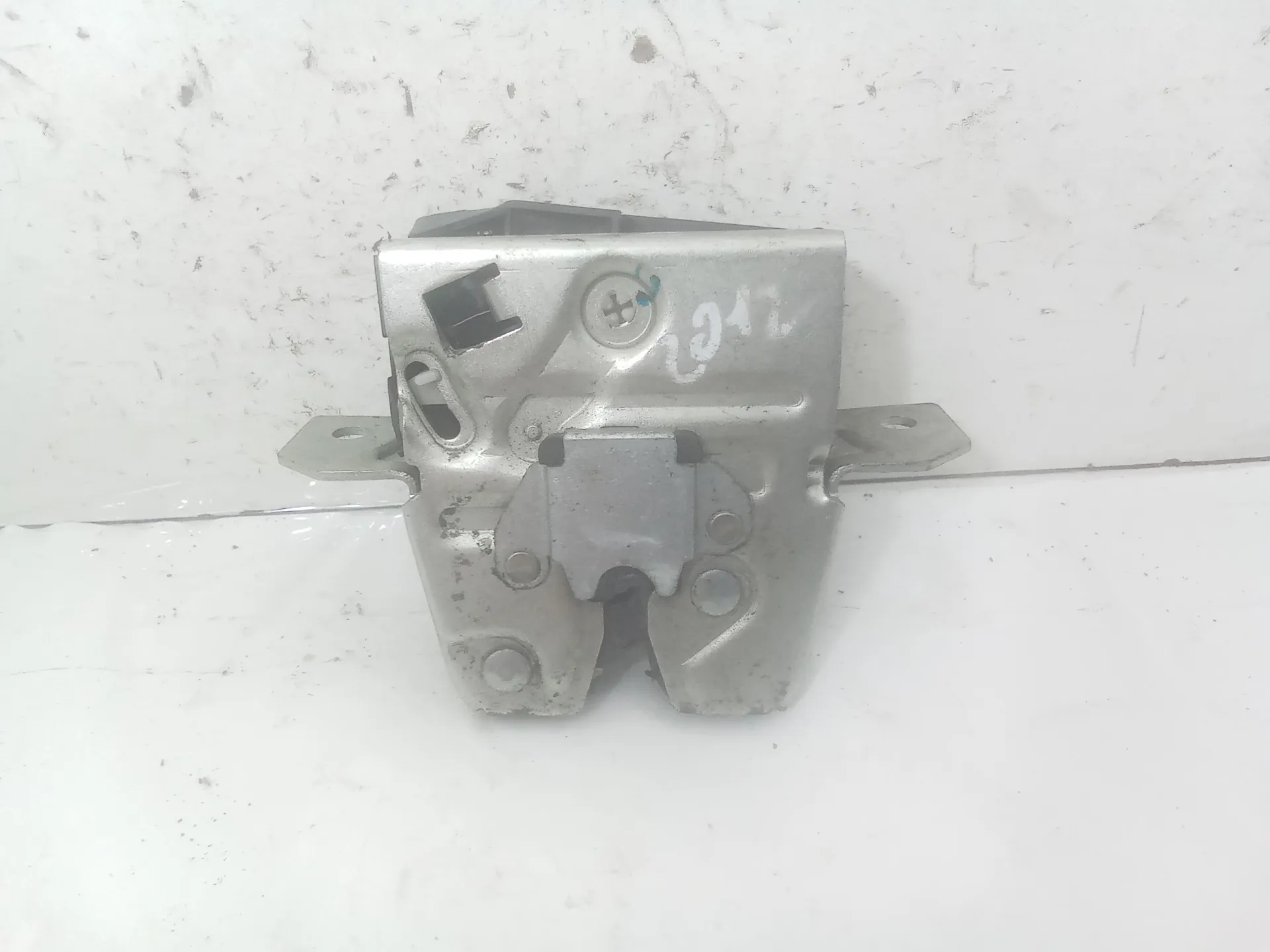 SERRATURA COFANO POSTERIORE con codice A2467400035 da MERCEDES Classe A Serie (W176) (12>18)