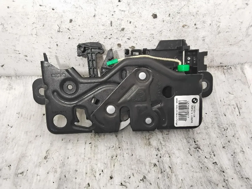 SERRATURA PORTELLONE POSTERIORE con codice C36163-106 da BMW Serie 1 F40 (19>)