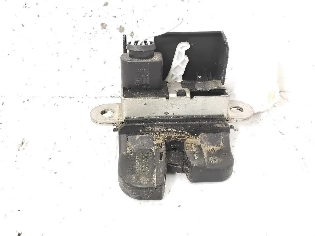 SERRATURA PORTELLONE POSTERIORE con codice 1K6827505E da VOLKSWAGEN Passat Serie (A32,A33) (11>)