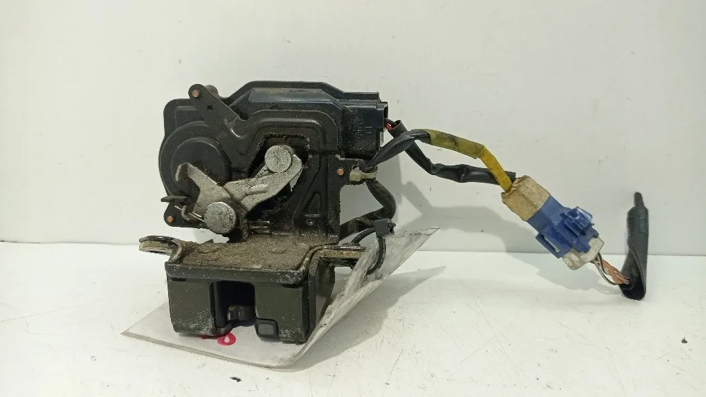 SERRATURA PORTELLONE POSTERIORE TOYOTA Yaris Serie 693500D041 2SZFE (05>08)