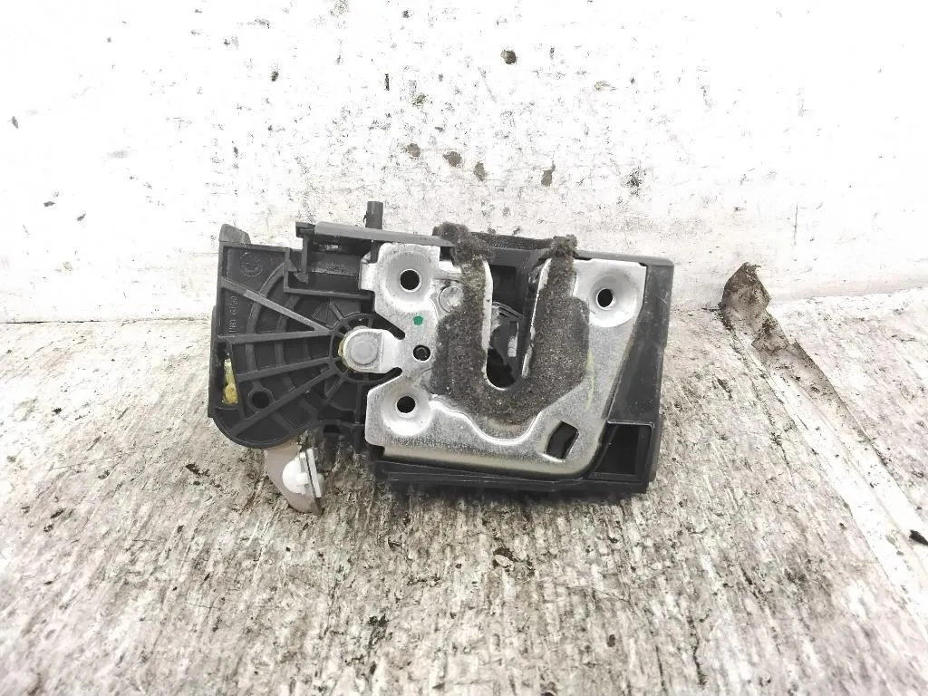 SERRATURA POSTERIORE DESTRA con codice 825020994RB da DACIA Sandero Serie (21>)