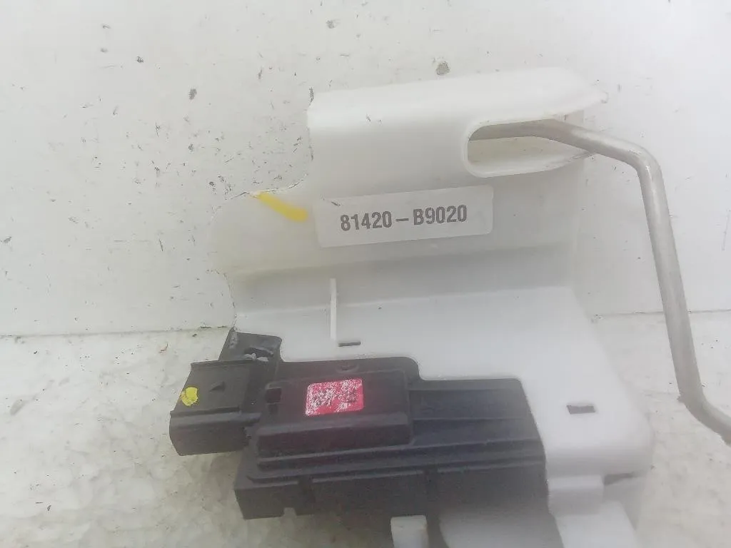 SERRATURA POSTERIORE DESTRA con codice 81420-B9020 da HYUNDAI i10 2° Serie (11>)