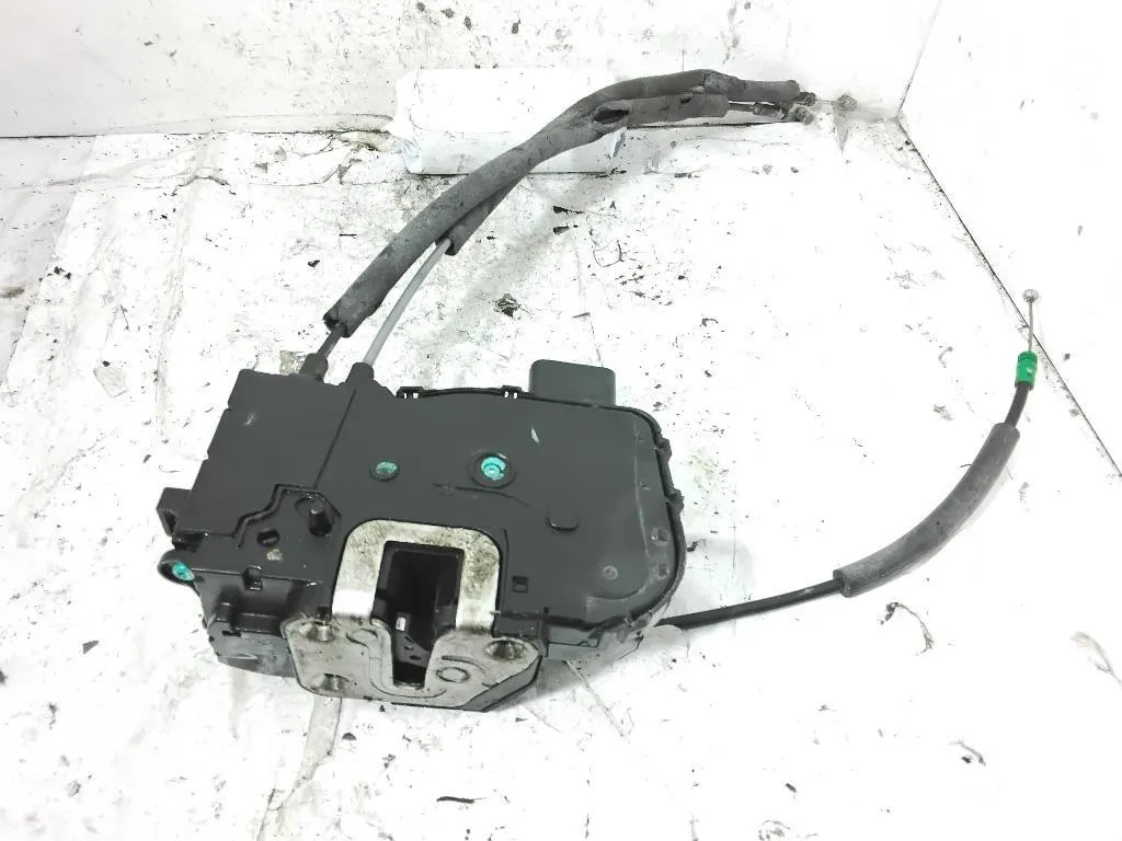 SERRATURA POSTERIORE DESTRA con codice 91420-2Y010 da HYUNDAI iX35 1° Serie (10>)