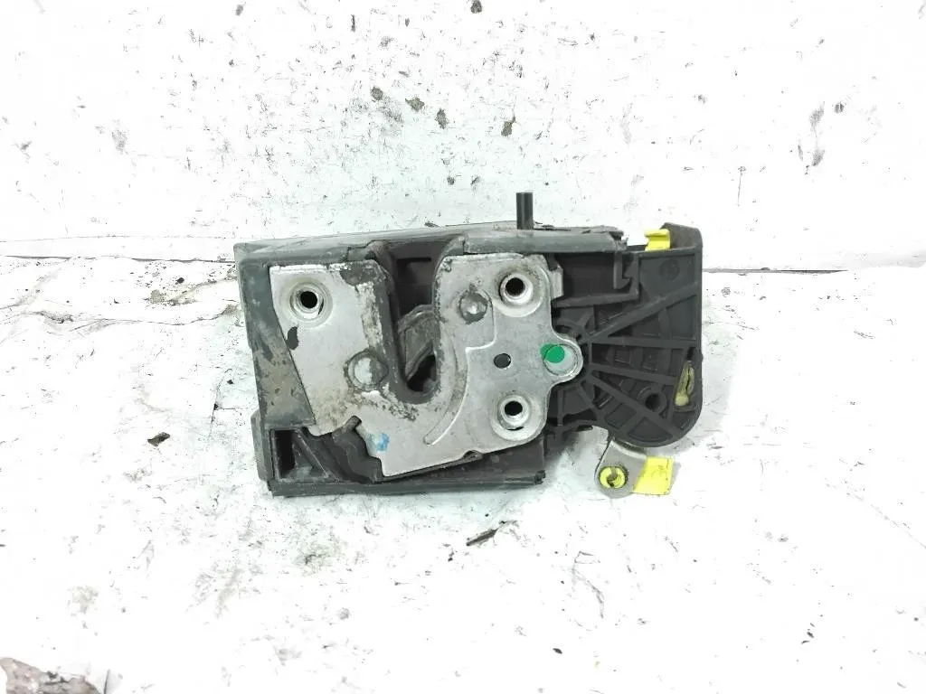 SERRATURA POSTERIORE SINISTRA con codice 825033585RF da DACIA Sandero Serie STEPWAY (12>)