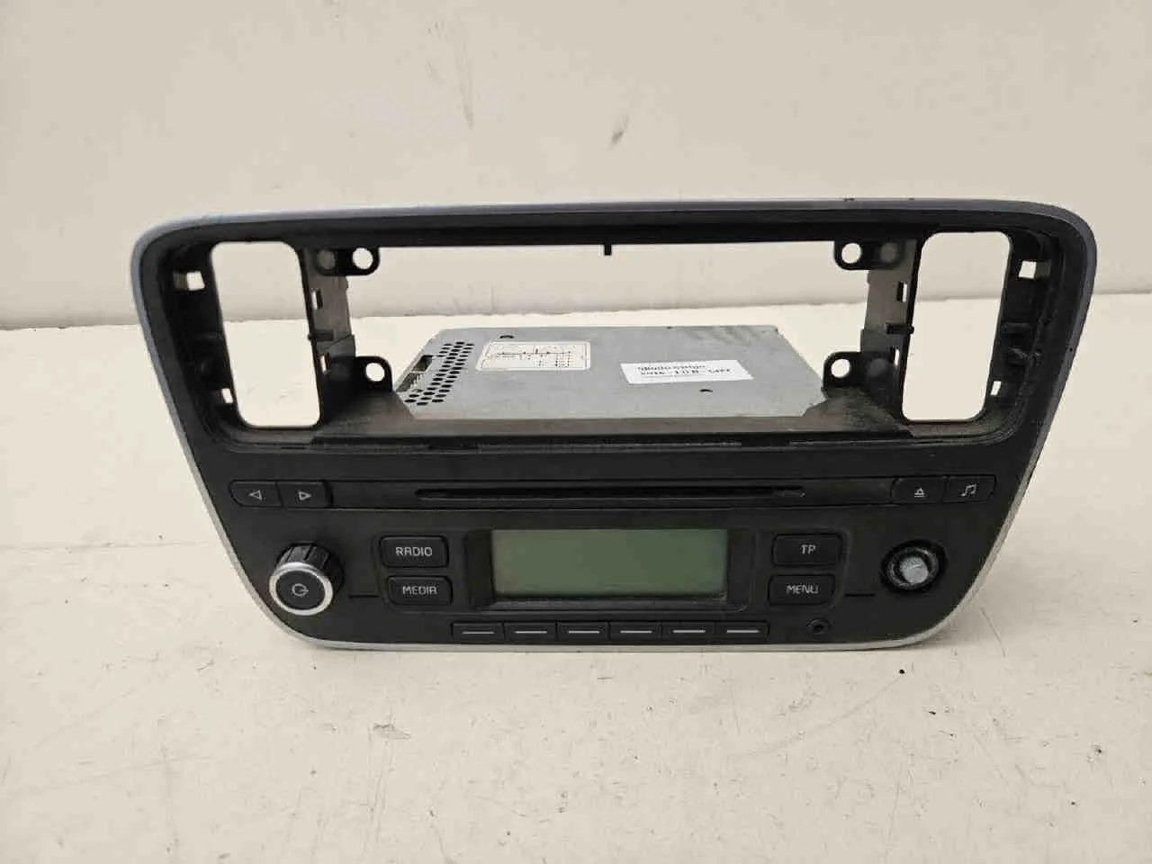 Autoradio SKODA Citigo 1° Serie del 2011  CODICE RICAMBIO : rcd215sk