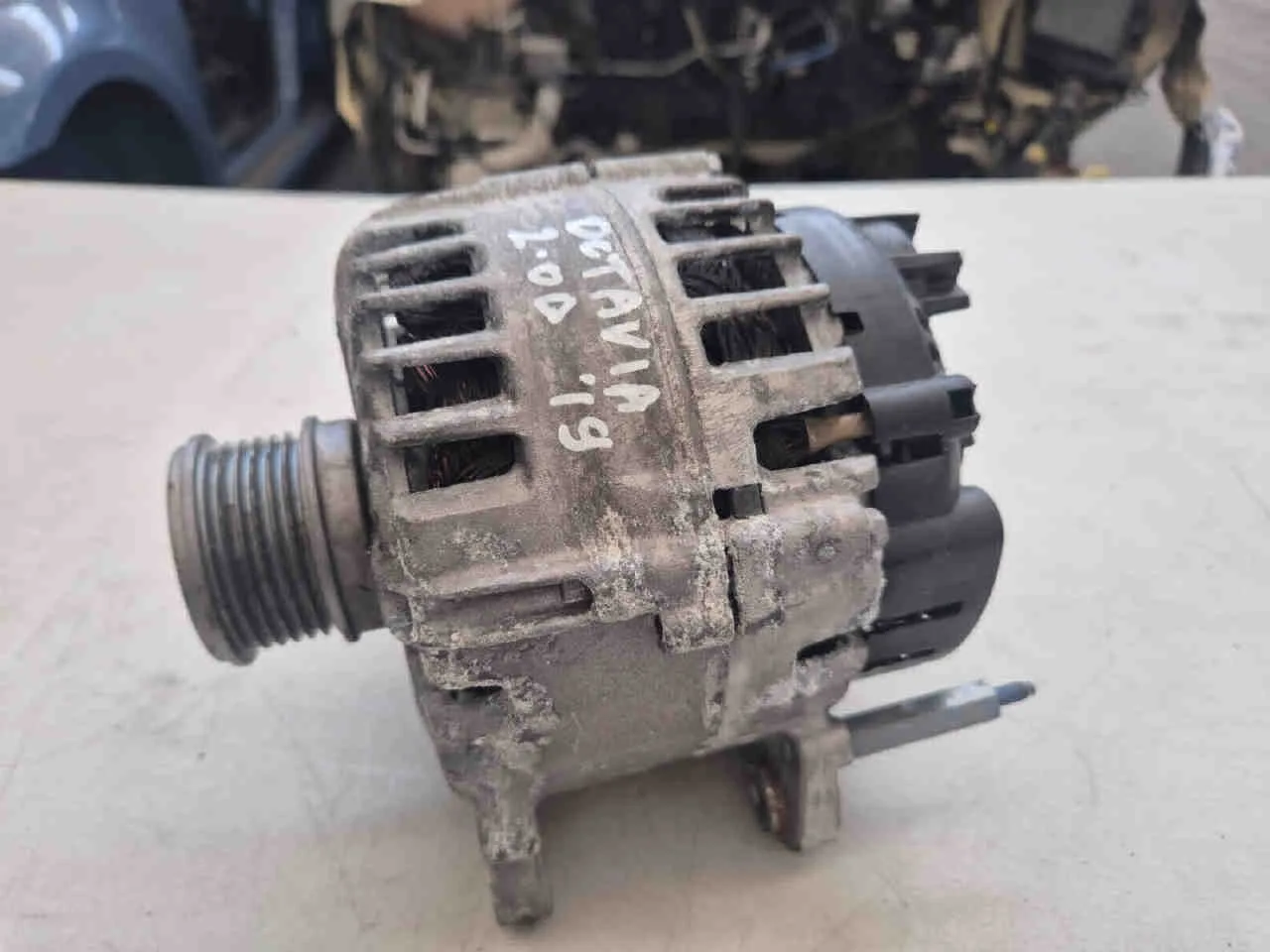 Alternatore SKODA Octavia Berlina 4° Serie del 2012  CODICE RICAMBIO : 04l903021k