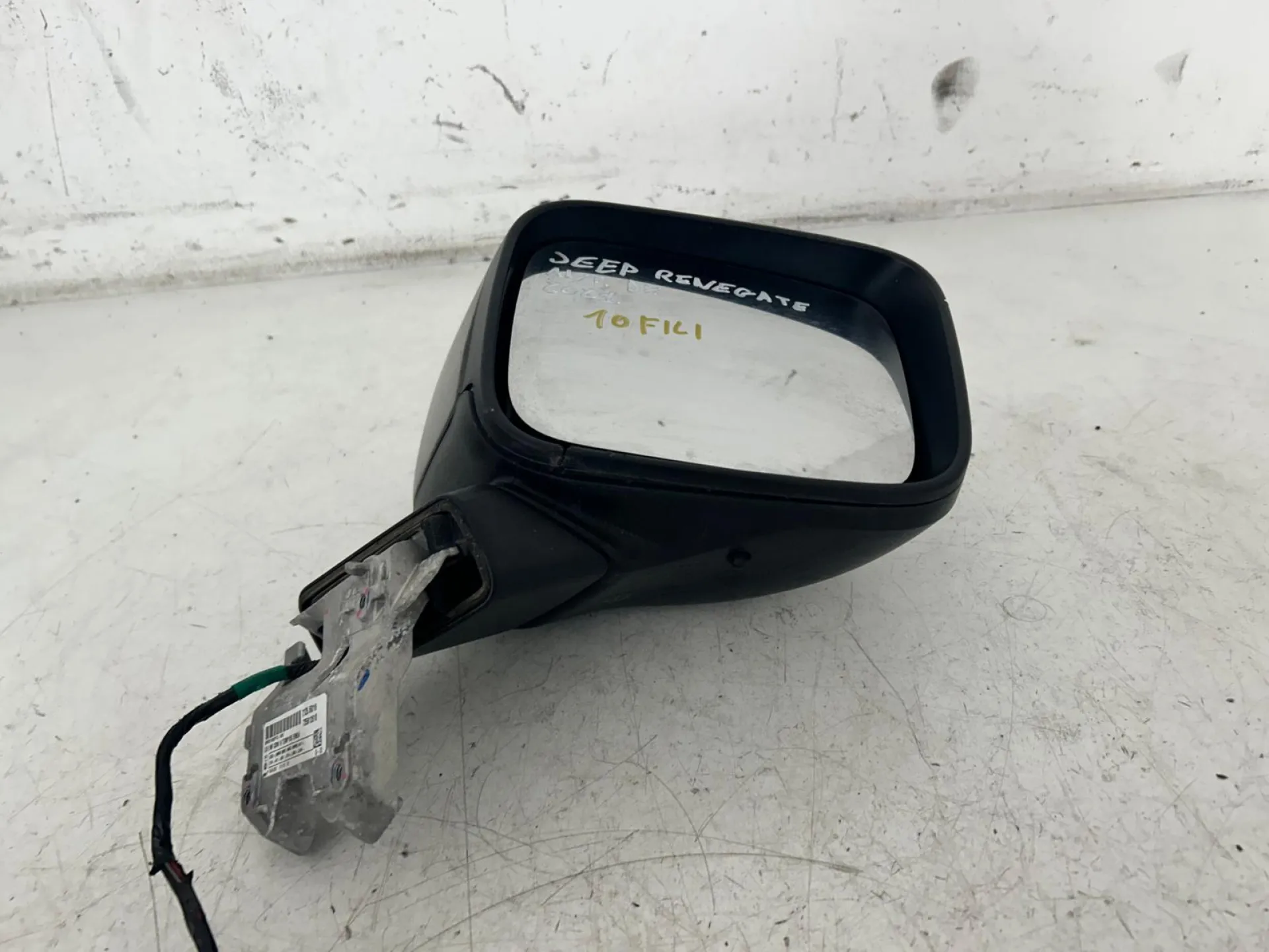 SPECCHIETTO RETROVISORE DESTRO con codice 735612610 da JEEP Renegade Serie (18>)