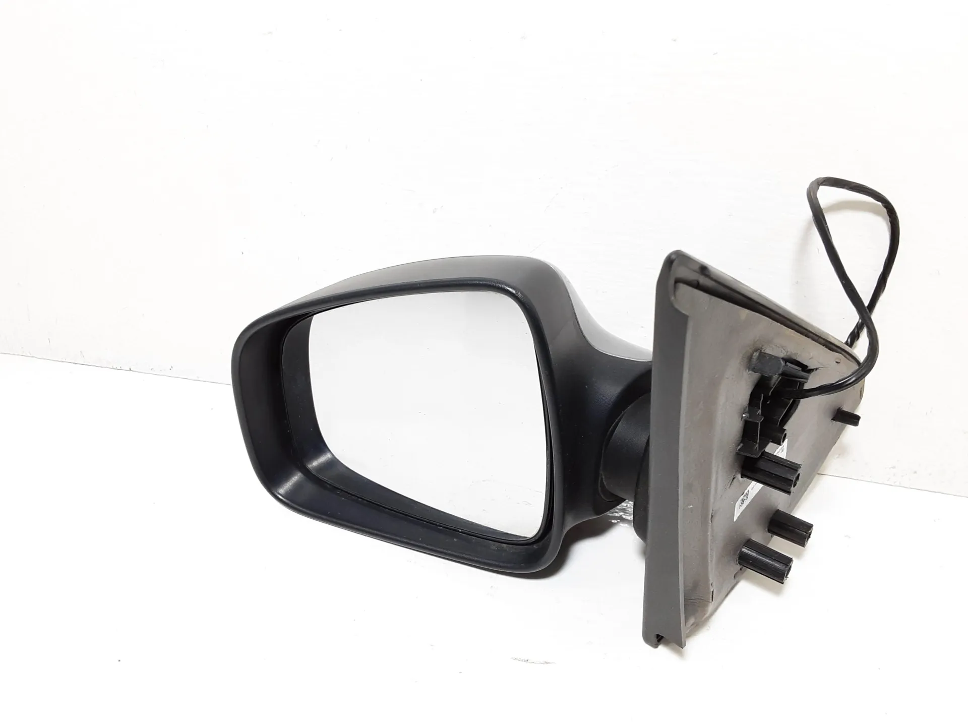 SPECCHIETTO RETROVISORE SINISTRO con codice 963025411R da DACIA Sandero Serie II (12>20)