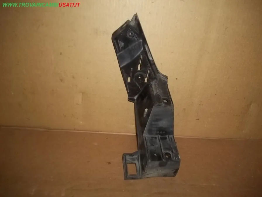 STAFFA LAT.D.PARAURTI POST. VOLKSWAGEN POLO (9N)