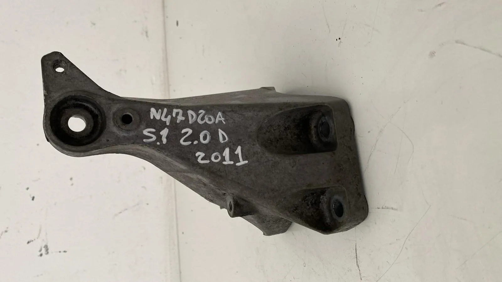 STAFFA SUPPORTO MOTORE con codice 2211 6781916-01 da BMW Serie 1 Serie (E87) Diesel 2000 (07>)