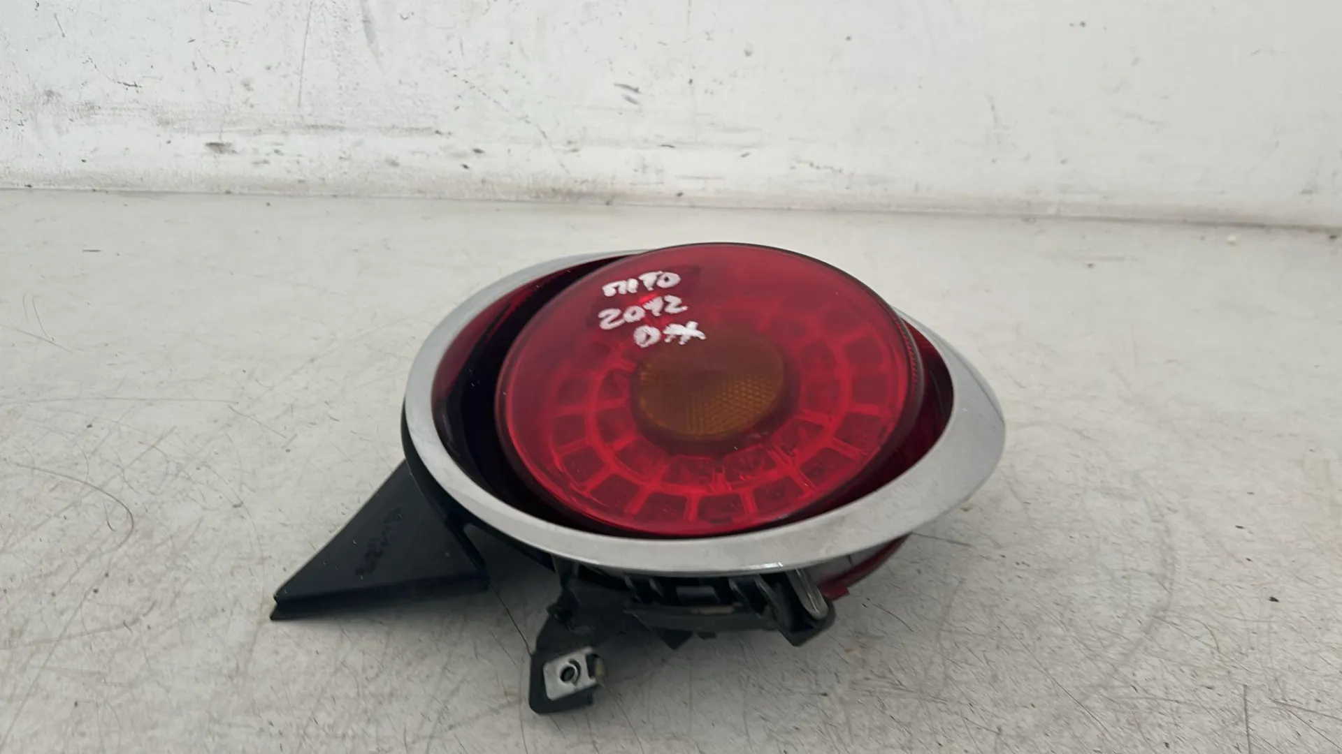 STOP FANALE POSTERIORE DESTRO con codice 156085852 da ALFA ROMEO Mito Serie (955_) (08>)