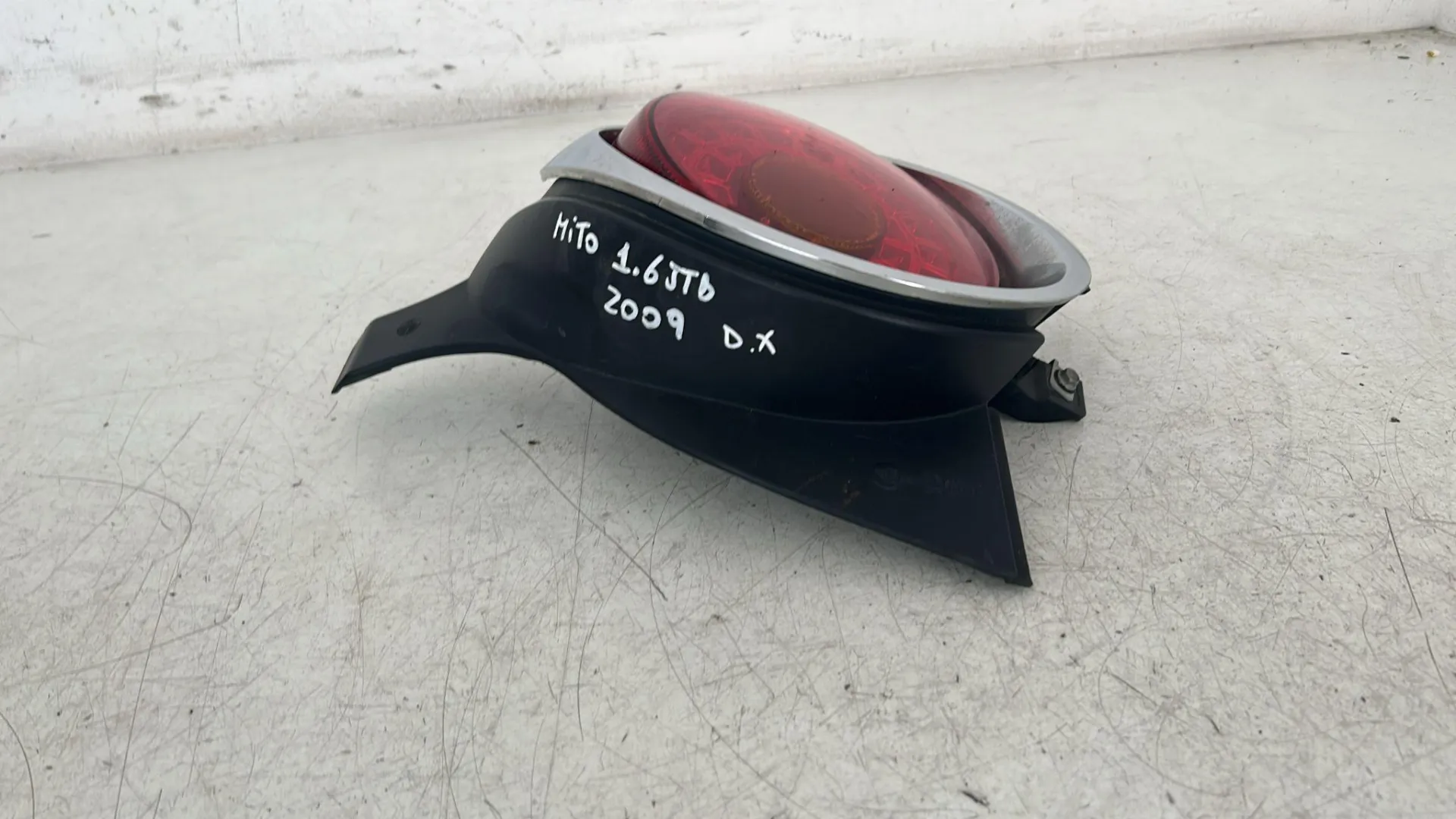 STOP FANALE POSTERIORE DESTRO con codice 1560858552 da ALFA ROMEO Mito Serie (955_) (08>)