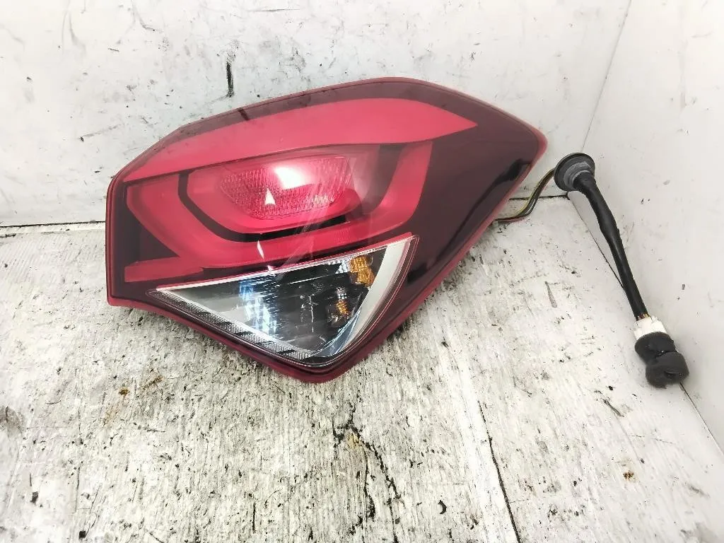 STOP FANALE POSTERIORE DESTRO con codice 92402C8000 da HYUNDAI i20 2° Serie (15>)