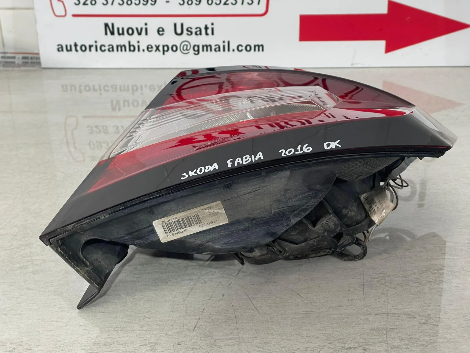 STOP FANALE POSTERIORE DESTRO SKODA Fabia Berlina 3° Serie 6V6945112 con codice motore CUS (15>21)