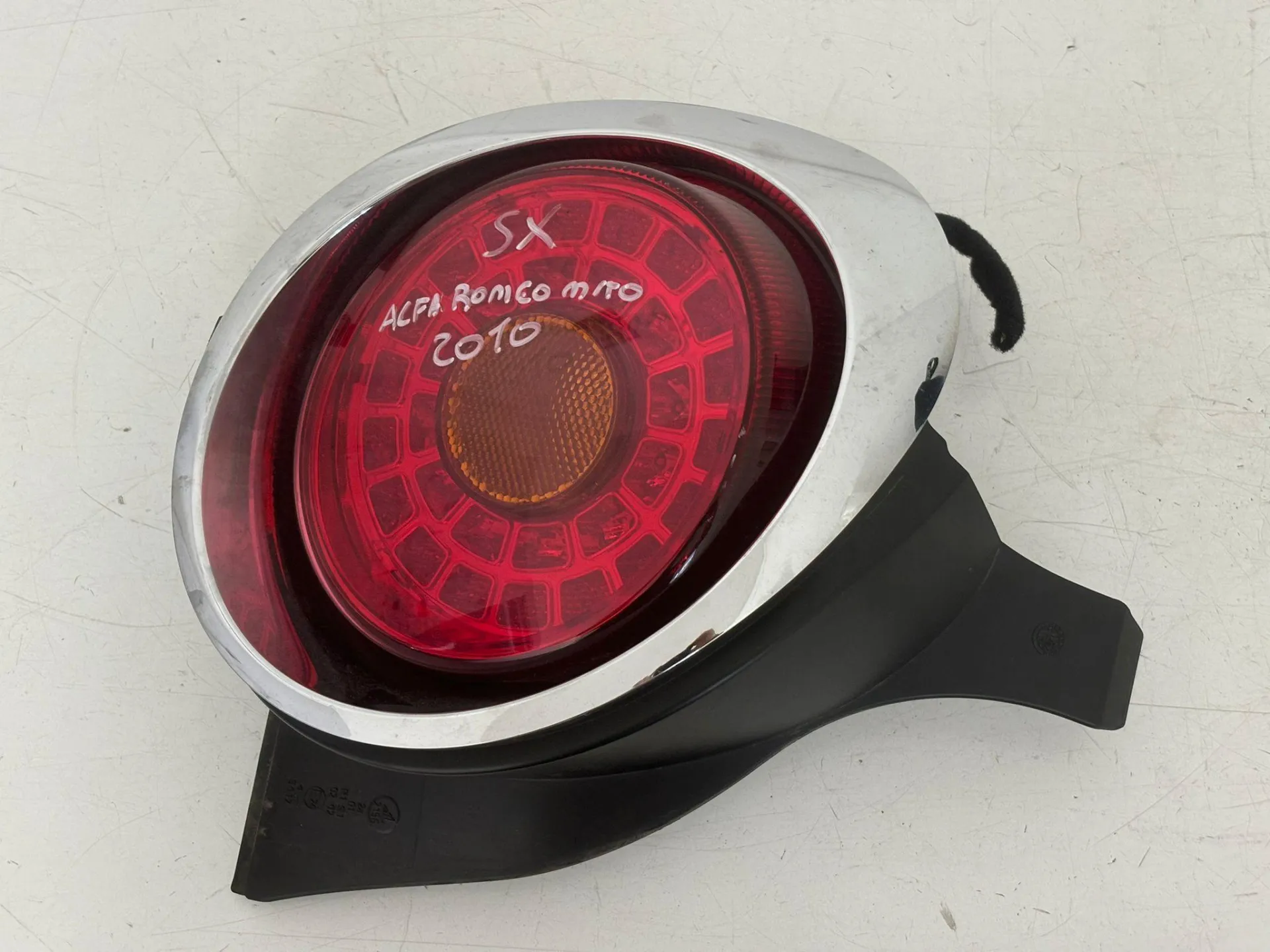 STOP FANALE POSTERIORE SINISTRO con codice 156085856 da ALFA ROMEO Mito Serie (955_) (08>)