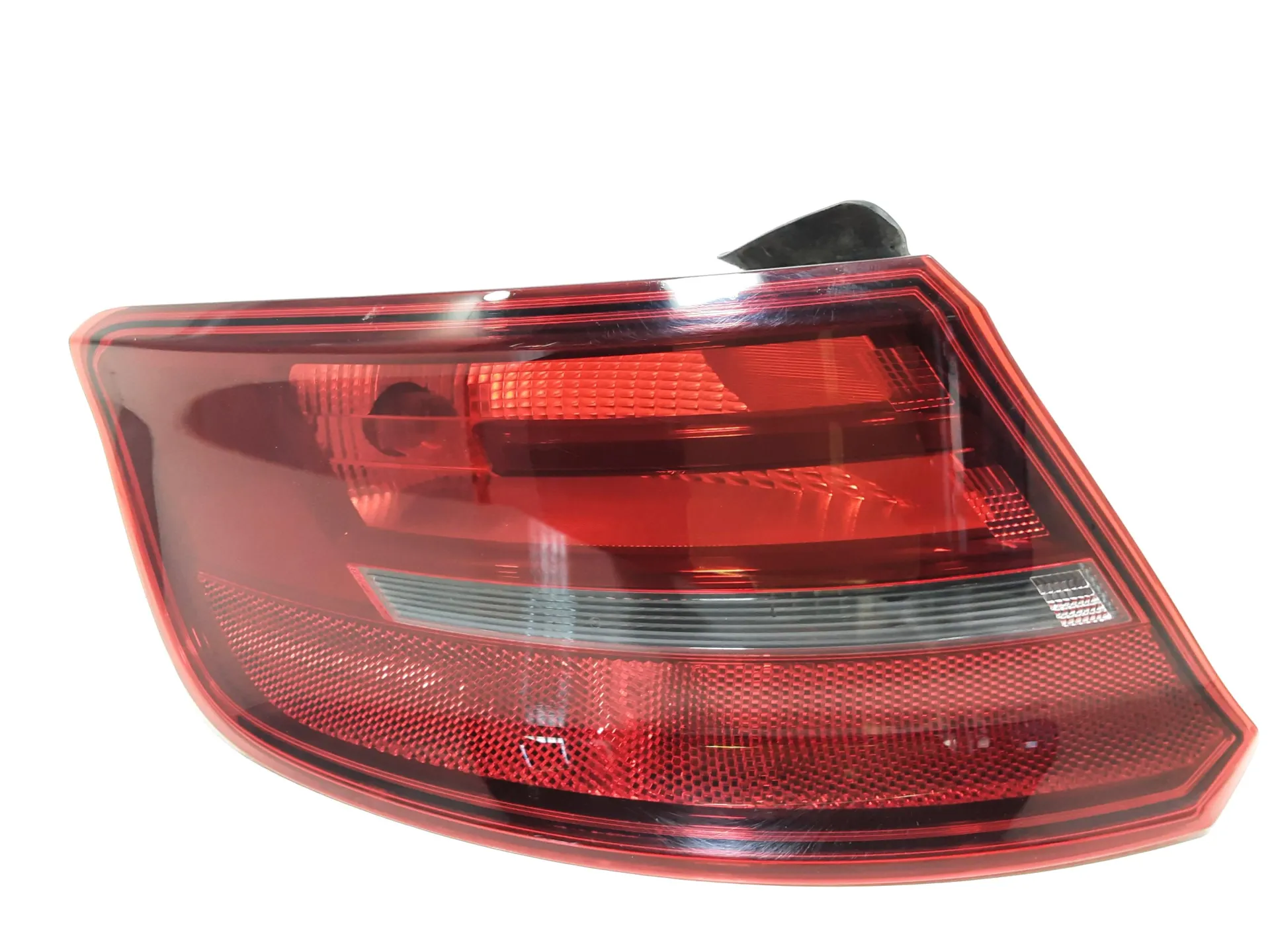 STOP FANALE POSTERIORE SINISTRO con codice 8V4945095C da AUDI A3 Sportback Serie (8VA) (12>18)