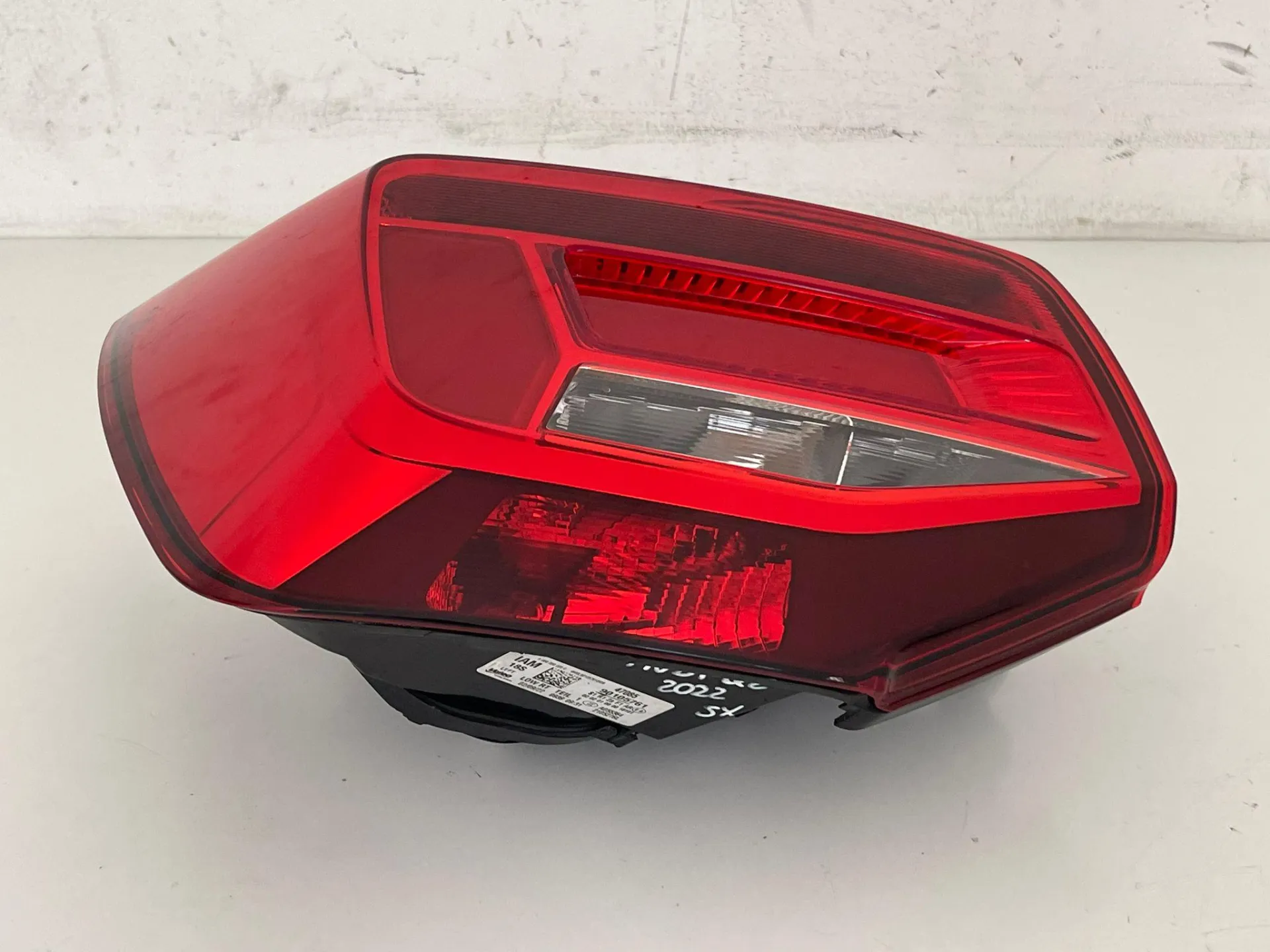 STOP FANALE POSTERIORE SINISTRO con codice 90105761 da AUDI Q2 Serie (GAB) (16>)