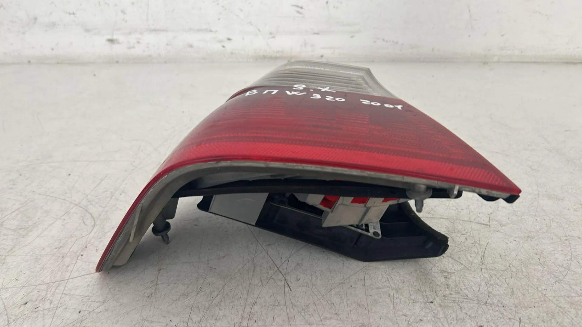 STOP FANALE POSTERIORE SINISTRO BMW Serie 3 E46 Berlina 63216946533 (01>05)