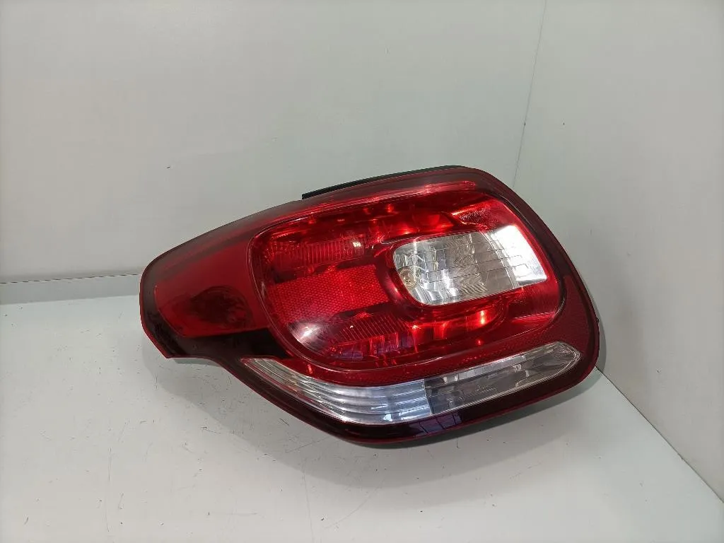 STOP FANALE POSTERIORE SINISTRO con codice 9676973880 da CITROEN DS3 Serie (09>)
