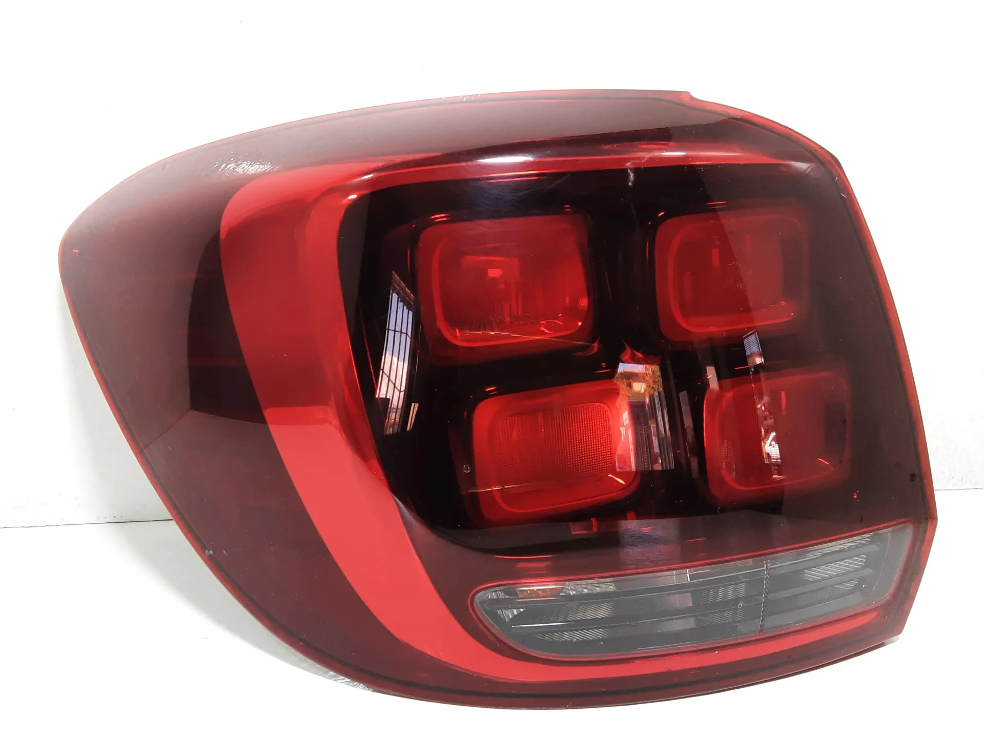 STOP FANALE POSTERIORE SINISTRO con codice B52FEAR da DACIA Sandero Serie II (12>20)