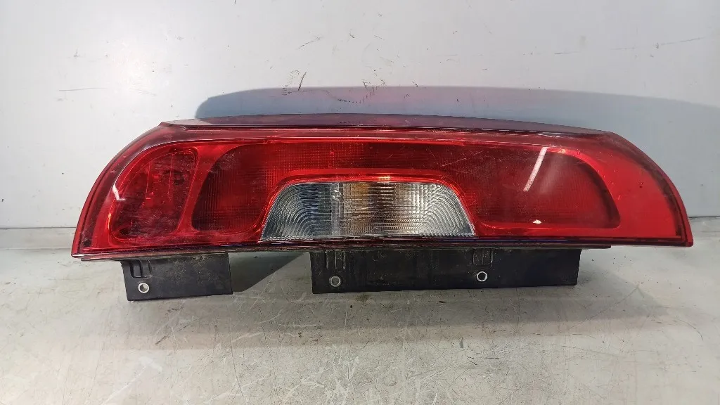 STOP FANALE POSTERIORE SINISTRO FIAT Doblo Cargo 52044718 263A2000 (10>18)