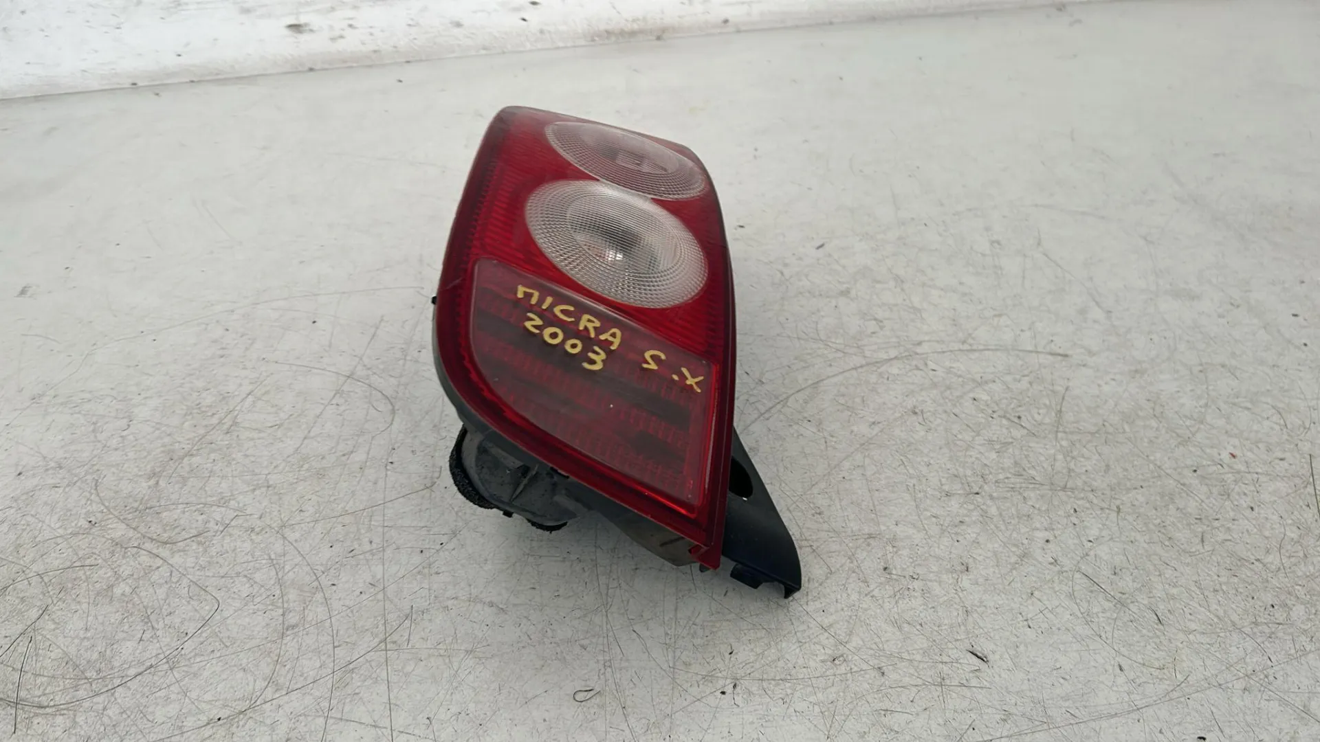 STOP FANALE POSTERIORE SINISTRO NISSAN Micra 4° Serie 26555AX720 (03>05)