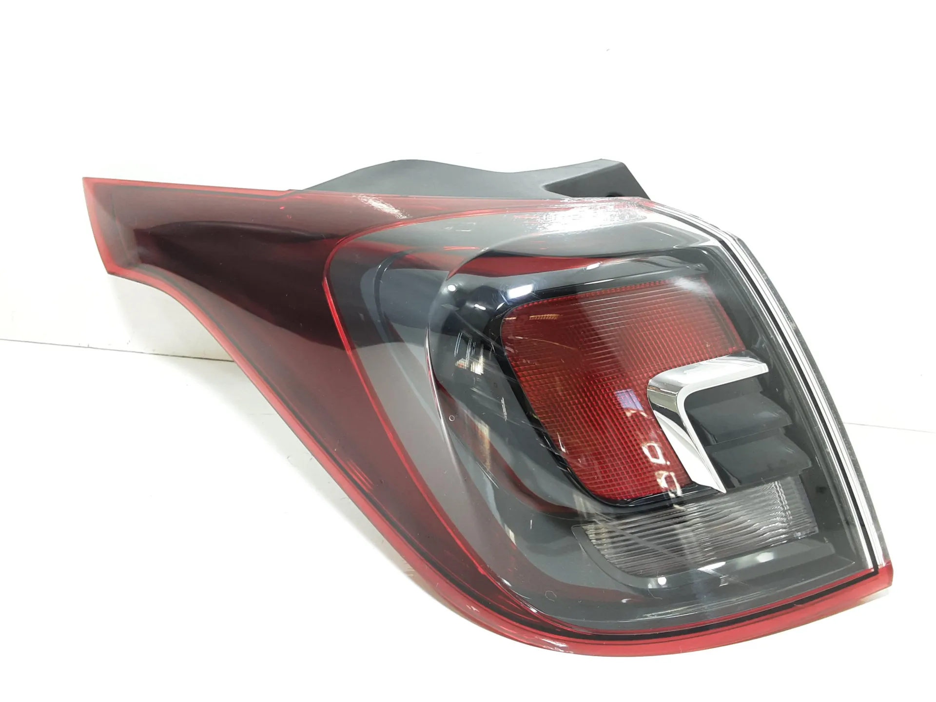 STOP FANALE POSTERIORE SINISTRO OPEL Crossland Serie (X) 39137519 B 12 XE (EB2F), D 12 XE (EB2FA) (17>)