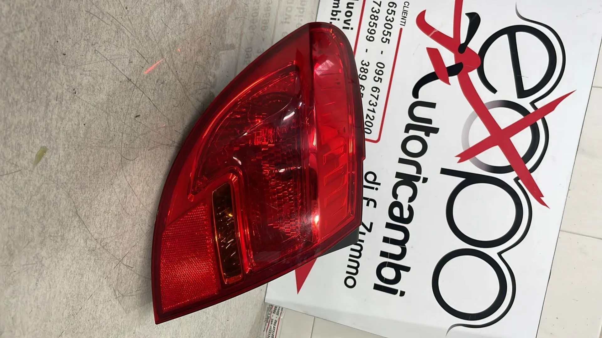 STOP FANALE POSTERIORE SINISTRO con codice 13434859 da OPEL Meriva 3° Serie (10>)