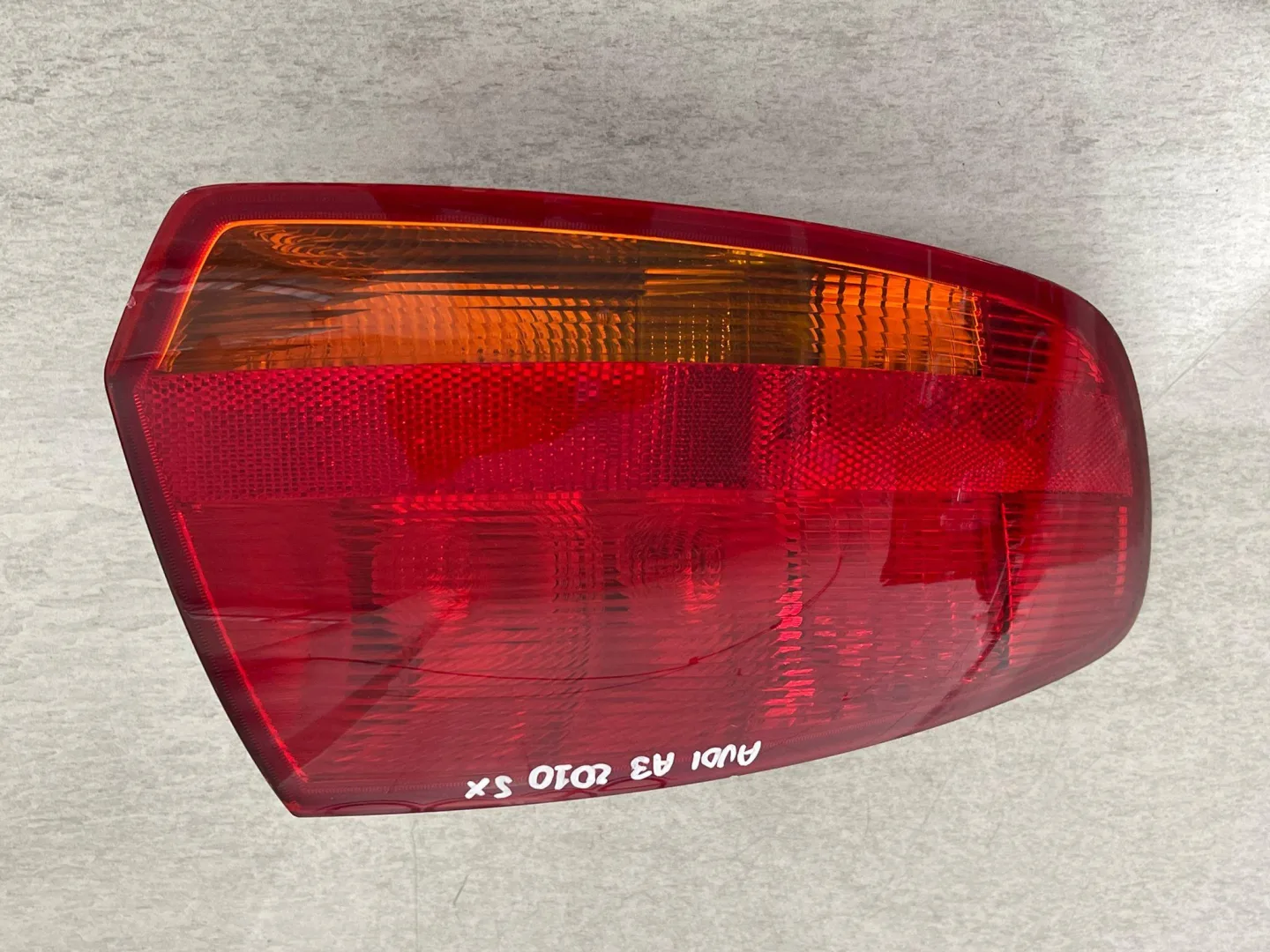 STOP FANALE POSTERIORE SINISTRO AUDI A3 Serie (8P1) 8P3945095A con codice motore BMM (08>12)